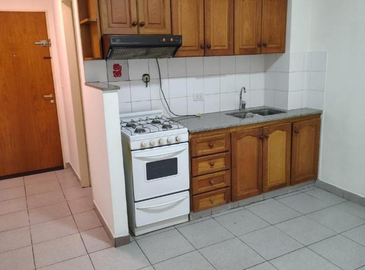 San Martín Centro. Depto. 2 amb. con balcón 4