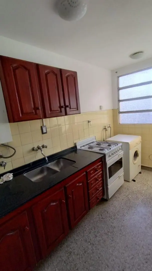 Departamento 2 amb. con balcón en San Martín Centro 5