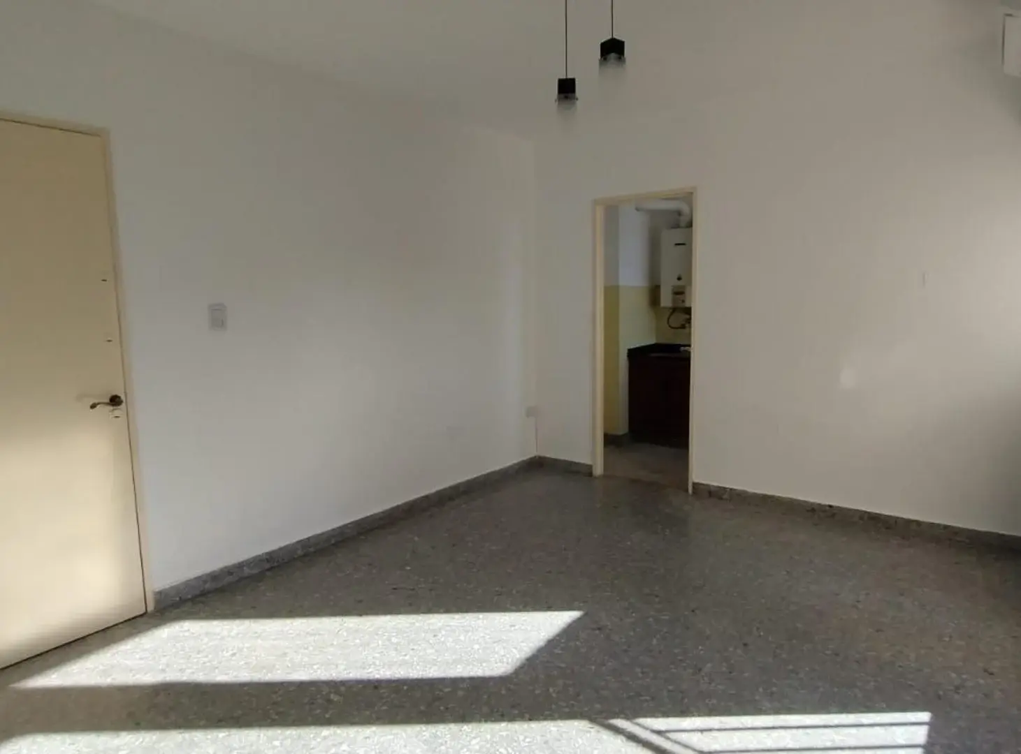 Departamento 2 amb. con balcón en San Martín Centro 4