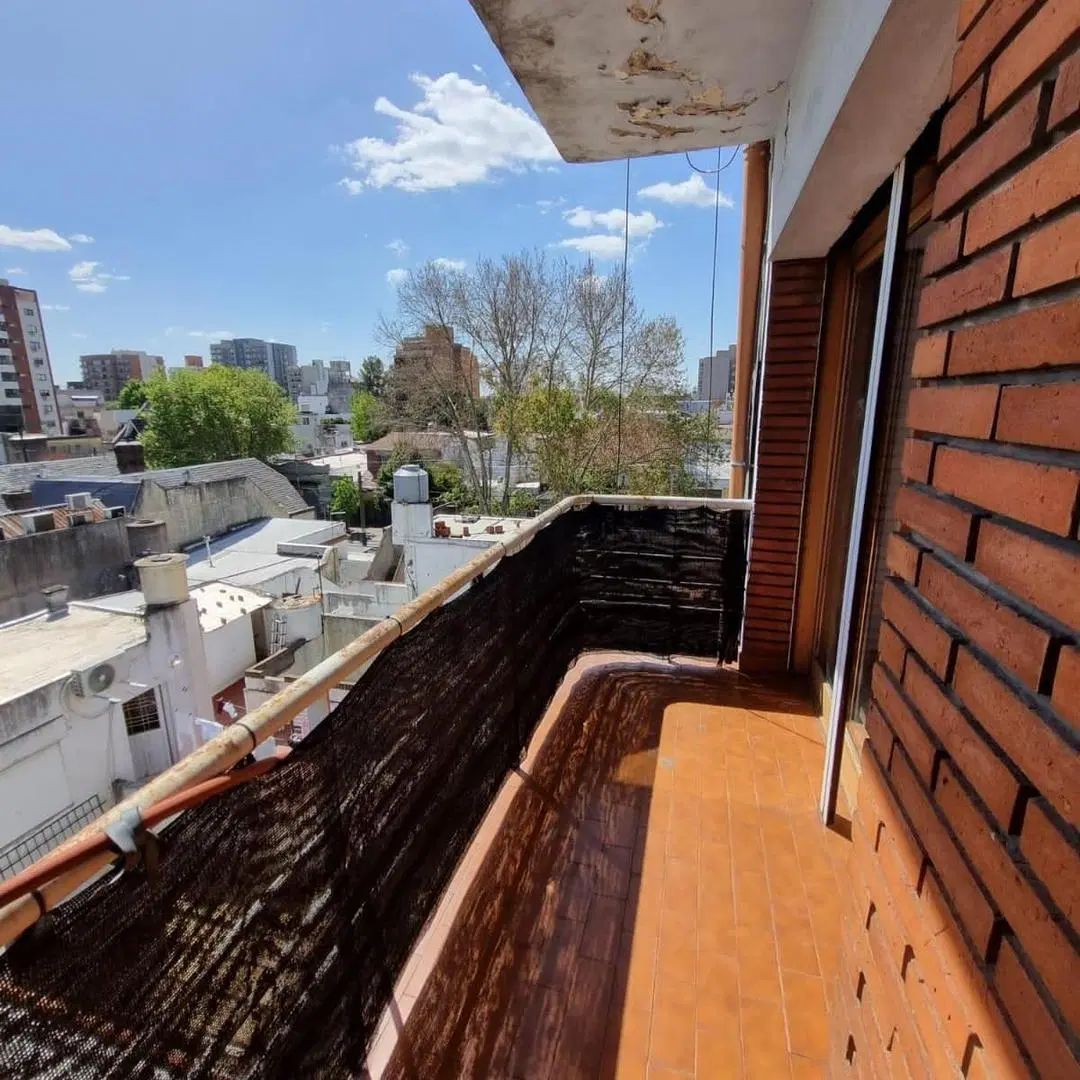 Caseros centro. Departamento monoambiente con balcón 5