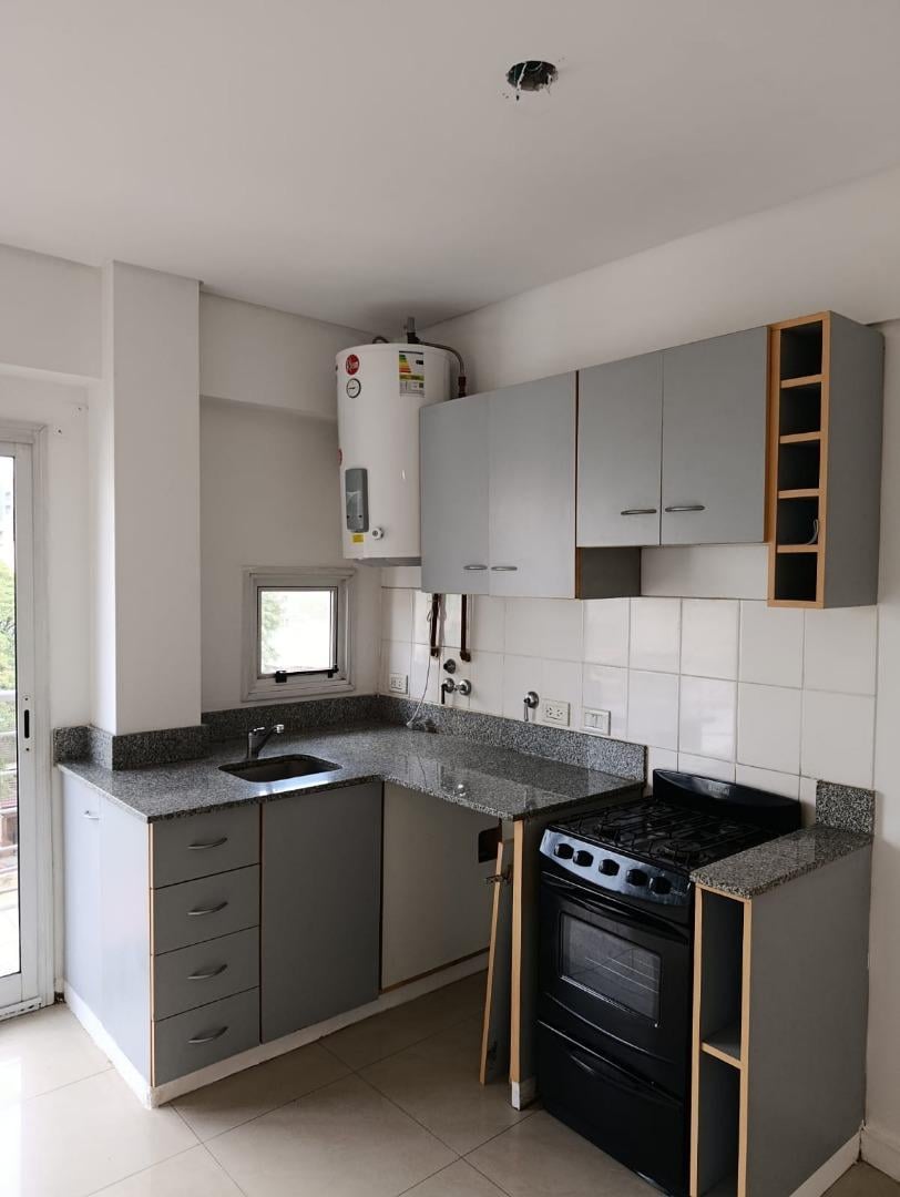 Foto de Hermoso y amplio depto. 2 ambientes c/balcón, imagen 3
