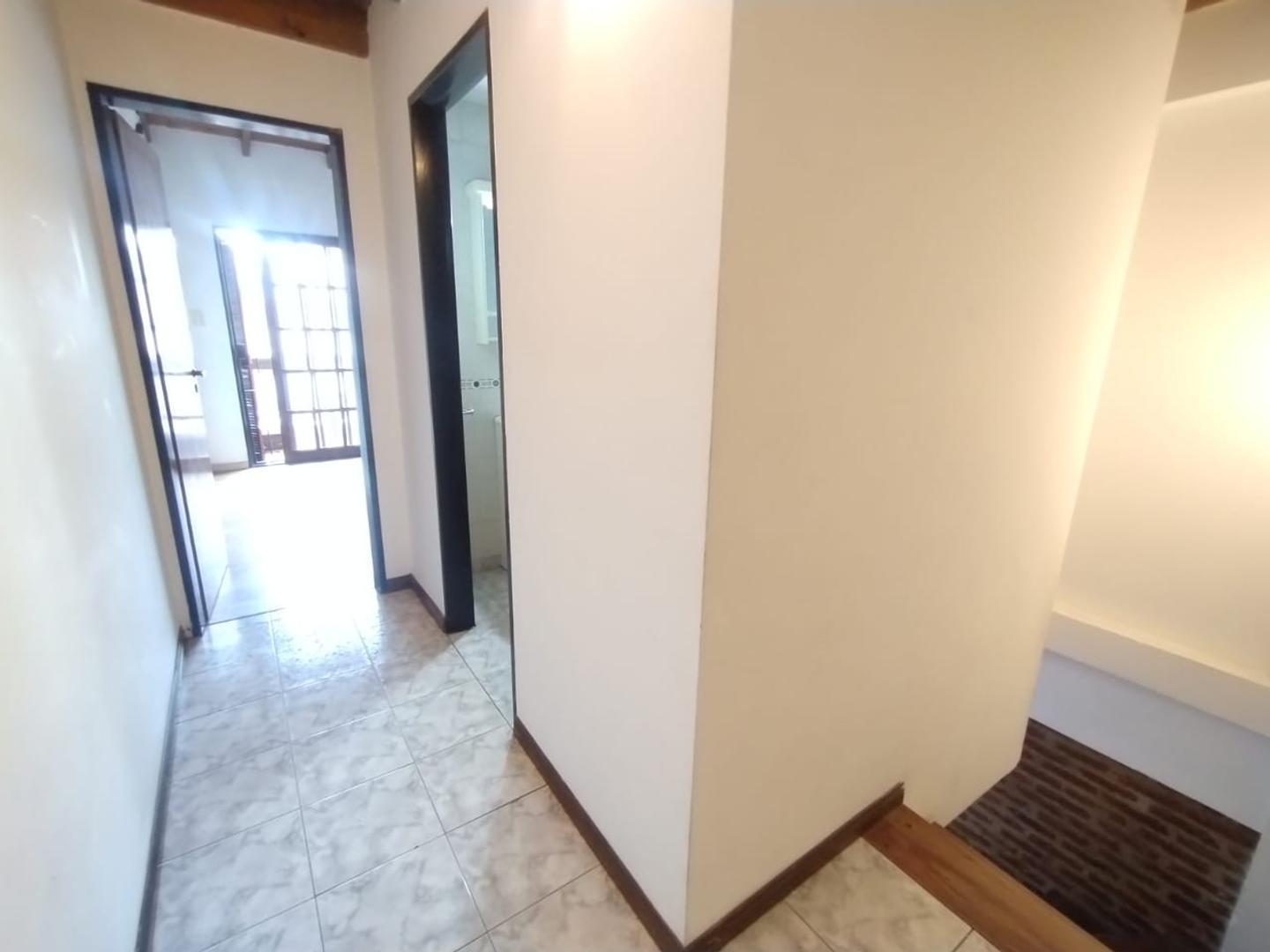 Foto de Duplex 3 amb. con cochera descubierta y patio en San Andrés, imagen 1