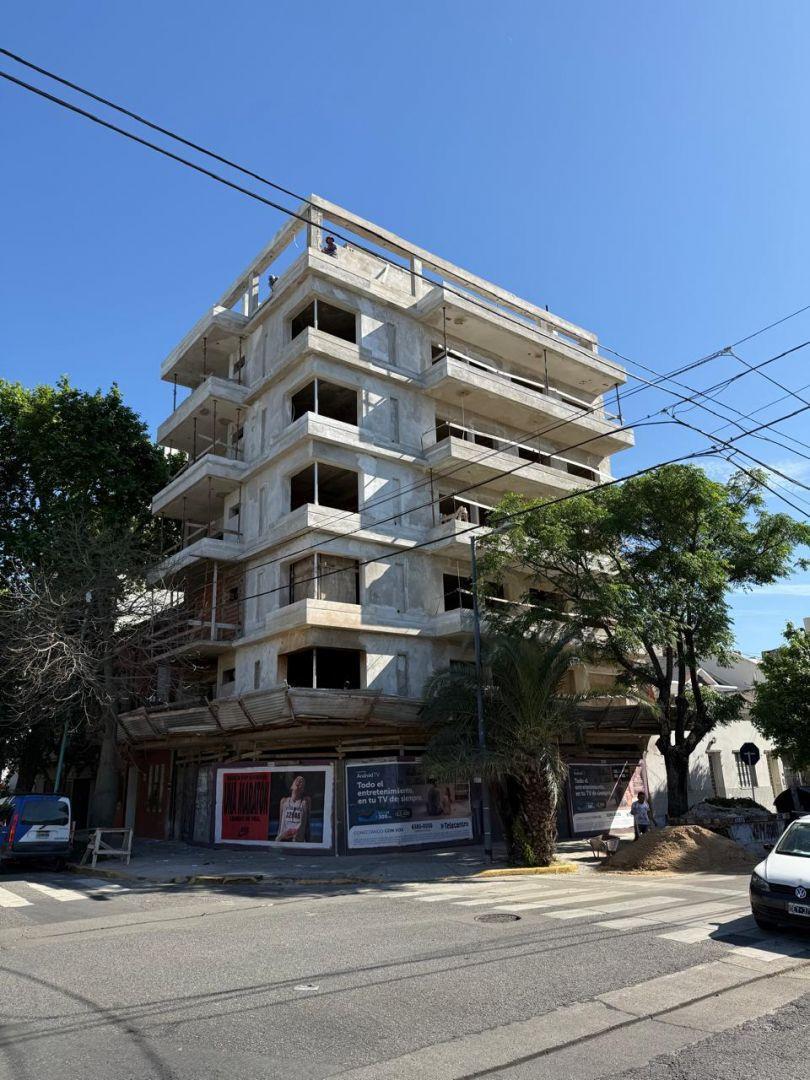 Venta Semipiso de 3 Ambientes Al Frente 2 Baños, Suite Balco 4