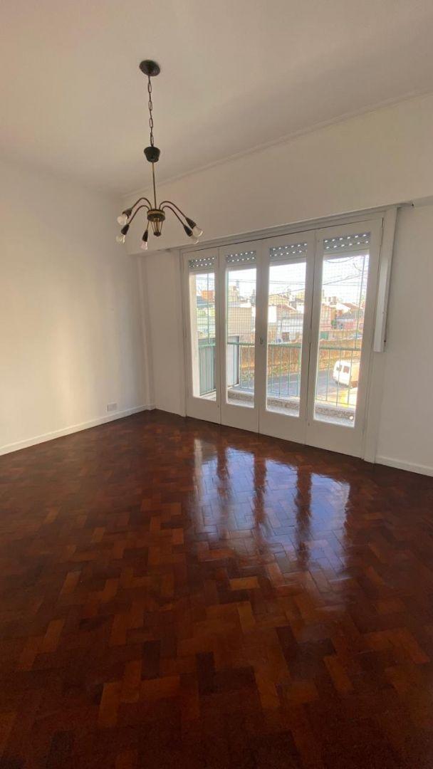 Villa del Parque Depto 4 Ambientes Al Frente con Balcon 2