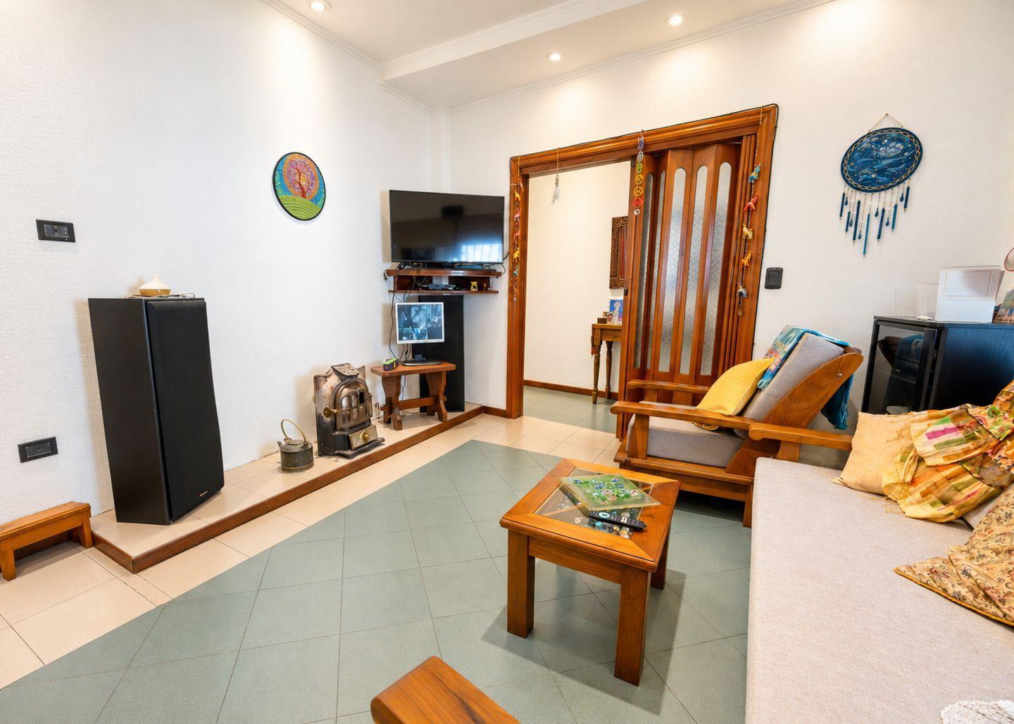 Foto de VILA DEL PARQUE VENTA CASA 5 AMBIENTES COCHERA PATIO Y QUINCHO, imagen 4