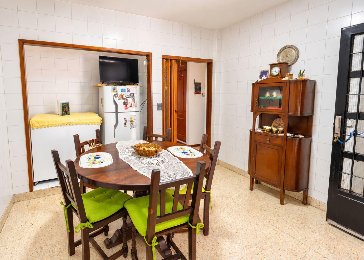 Foto de VILA DEL PARQUE VENTA CASA 5 AMBIENTES COCHERA PATIO Y QUINCHO, imagen 5
