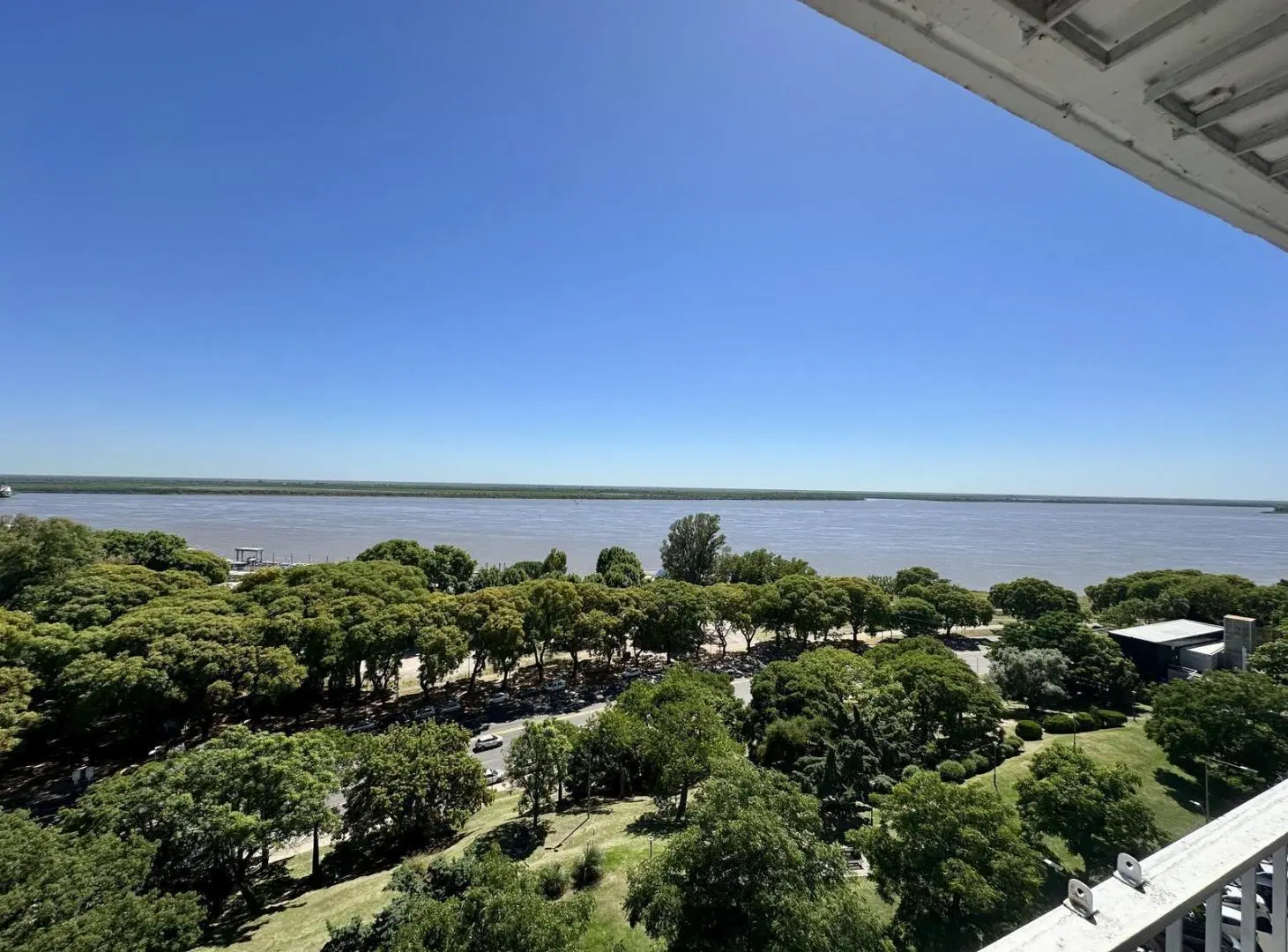 Departamento de 3 dormitorios con vista franca al río 5