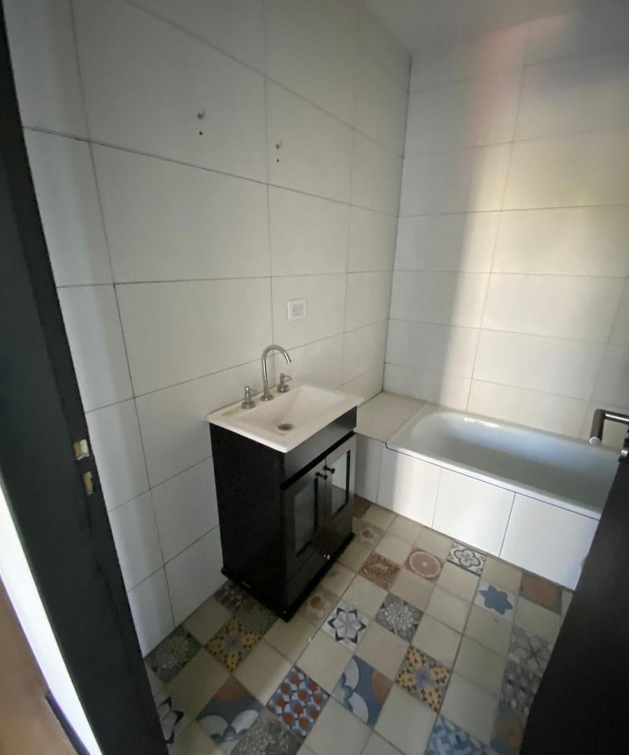Foto de VENTA DEPARTAMENTO MORENO 4 AMBIENTES, imagen 5