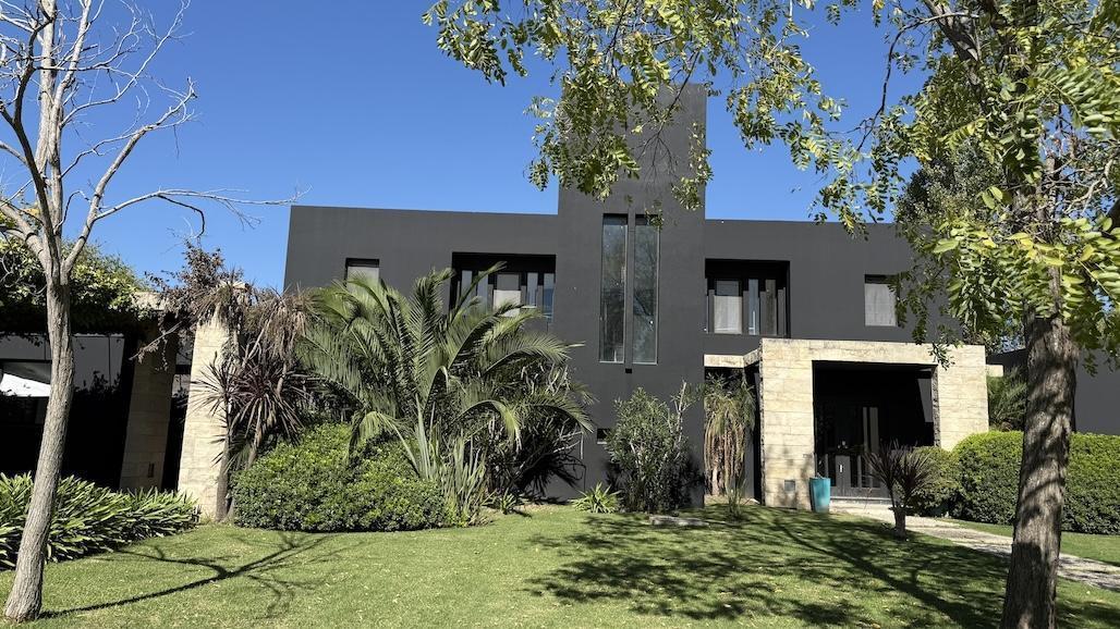 Foto de VENTA CASA EXCLUSIVA 650 m2 - Barrio Privado Santa Bárbara - TRONCOS, imagen 3