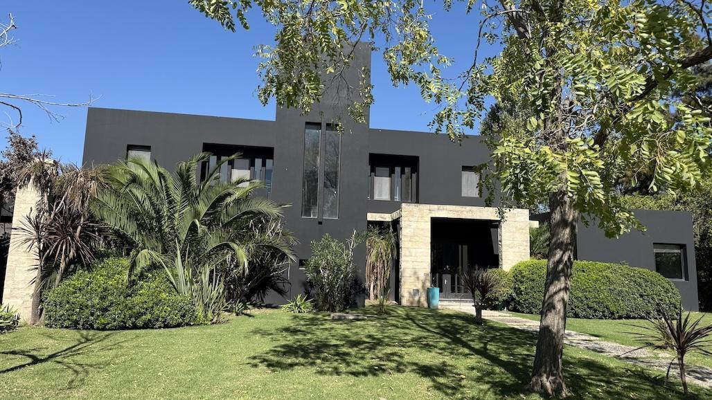 Foto de VENTA CASA EXCLUSIVA 650 m2 - Barrio Privado Santa Bárbara - TRONCOS, imagen 1