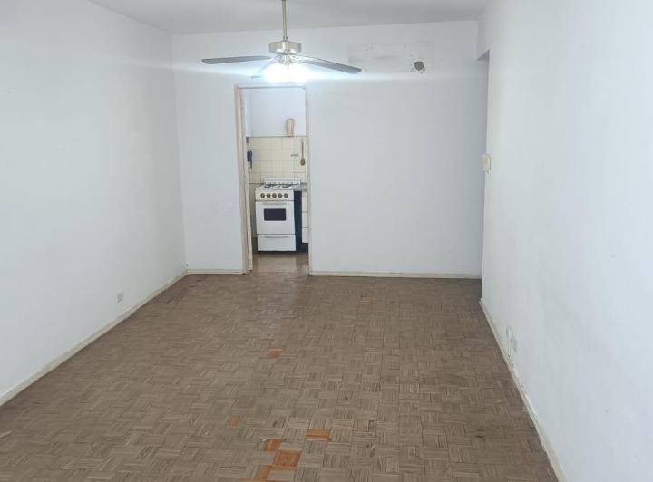 Departamento 1 ambiente con cocina separada en Olivos Centro  5