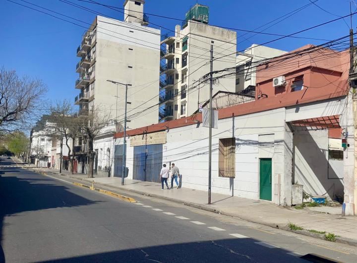 ESPECTACULAR Parque Patricios LOCAL ALQUILER 1750 mts 1 planta zona Comercial  1