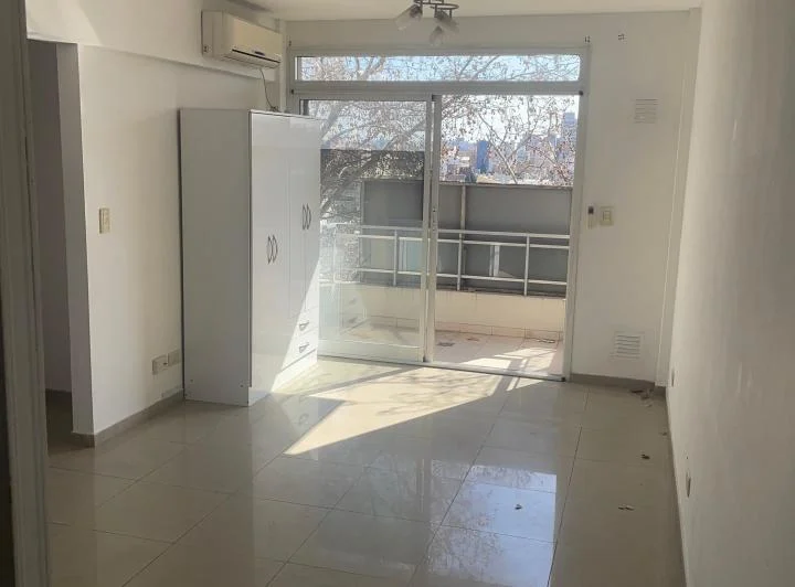 Alquiler, Villa Del Parque, Monoambiente al frente con balcón Av Beiro 2