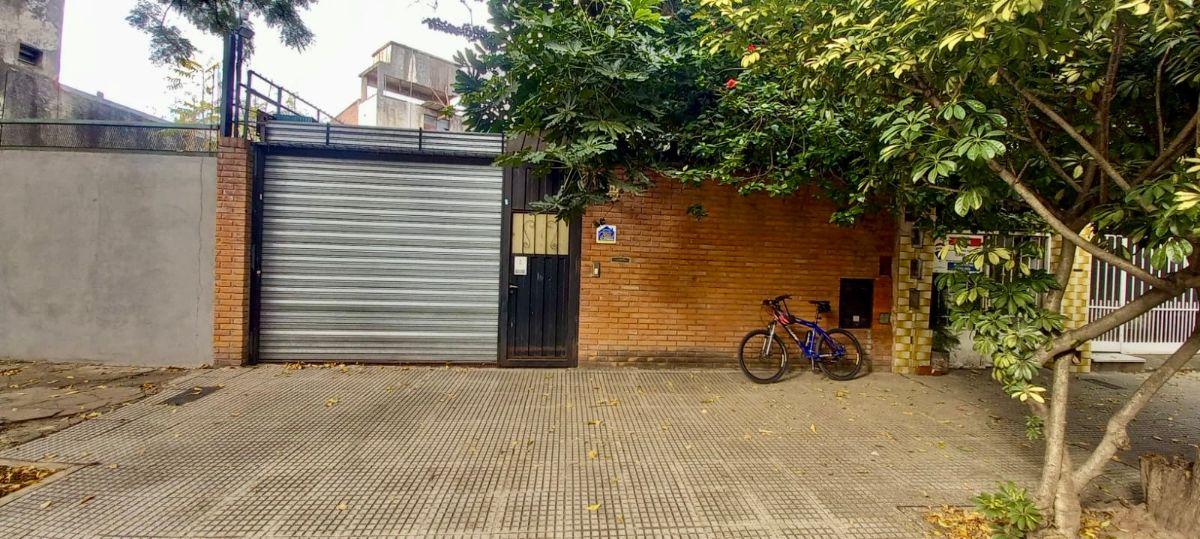 AGRONOMÍA ALQUILER CASA CINCO AMBIENTES CON COCHERA USO COMERCIAL O PROFESIONAL