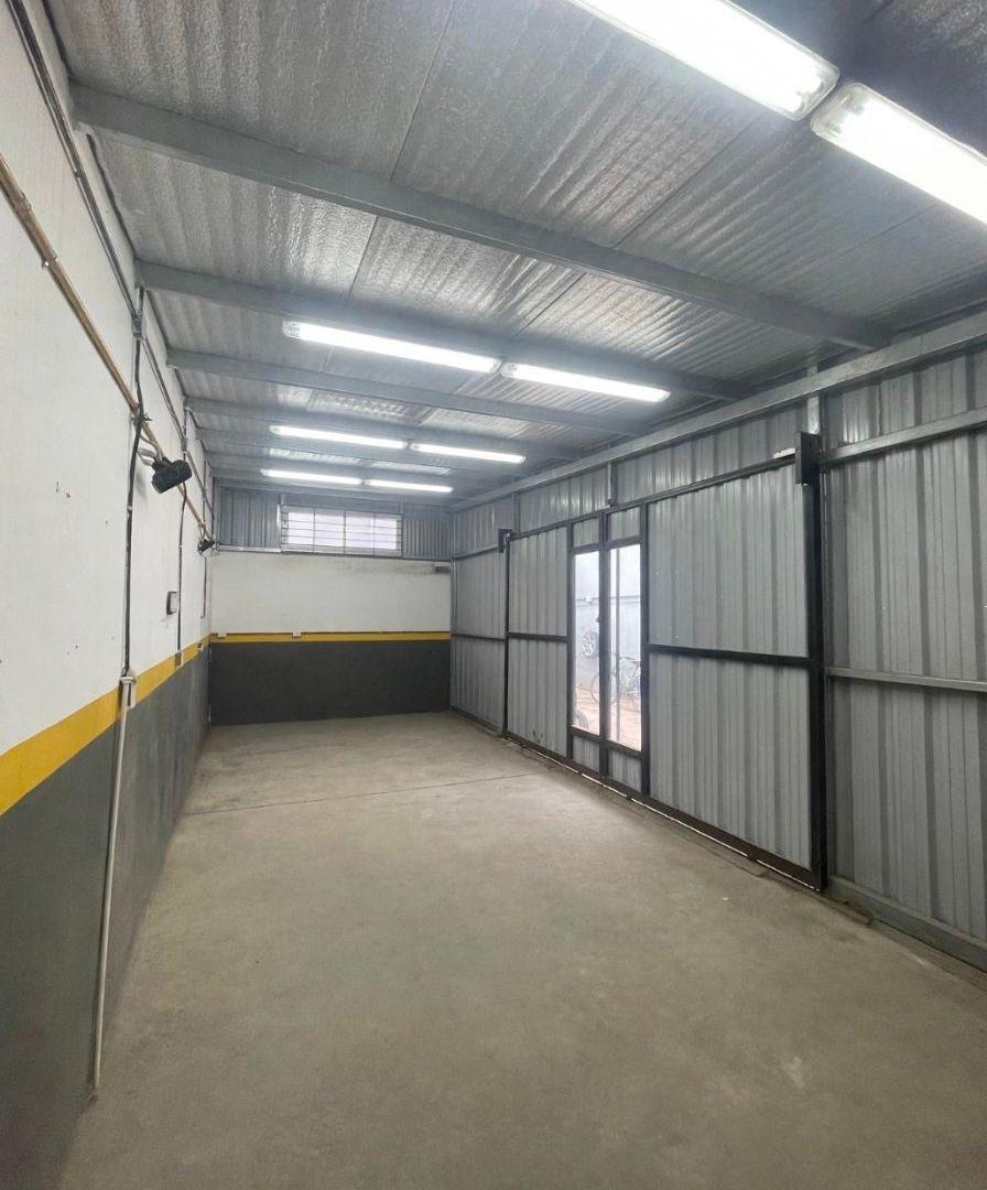 Foto de ALQUILER, GALPÓN, MONTE CASTRO 400 MTS IMPECABLE, OFICINAS O VIVIENDA, imagen 5