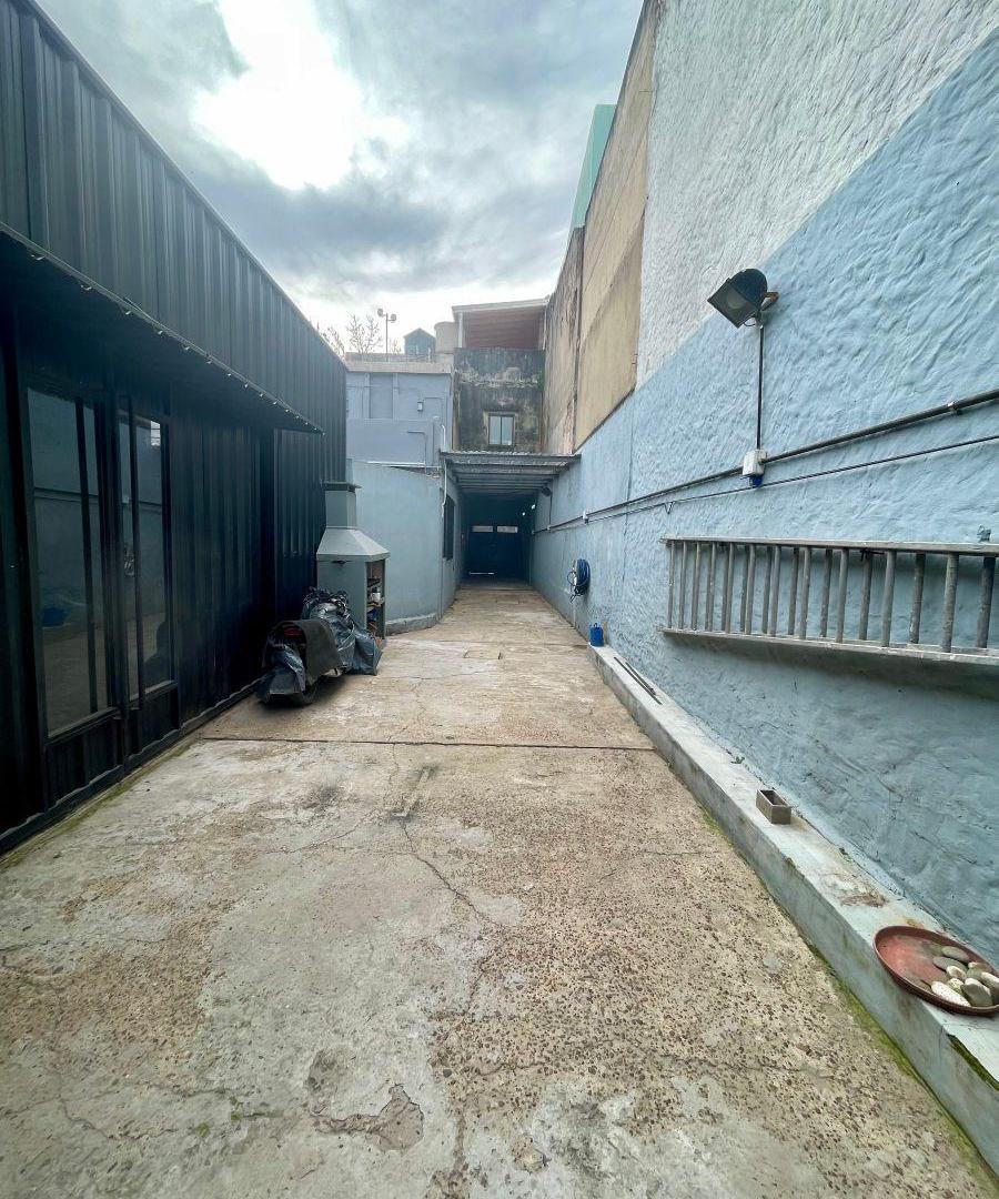 Foto de ALQUILER, GALPÓN, MONTE CASTRO 400 MTS IMPECABLE, OFICINAS O VIVIENDA, imagen 3