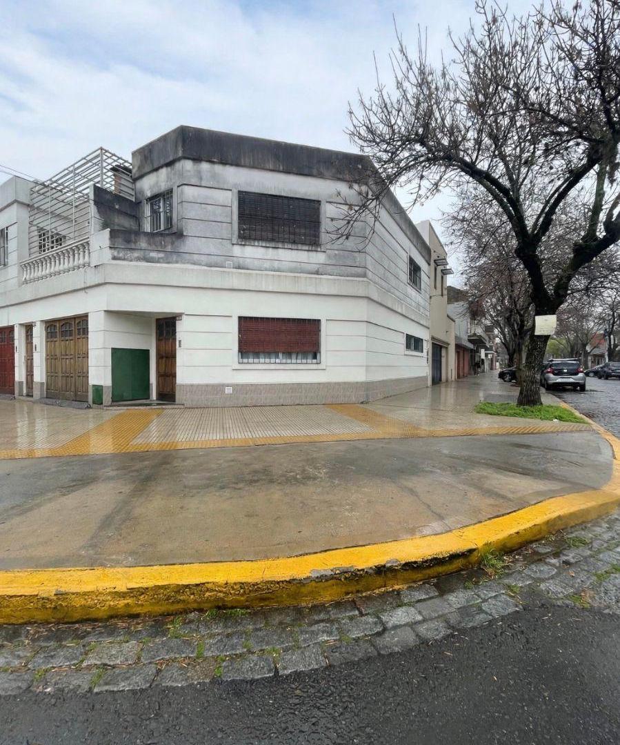 Foto de DEVOTO PH de 50 m² 2 amb C/cochera y patio, planta baja al frente en, imagen 1