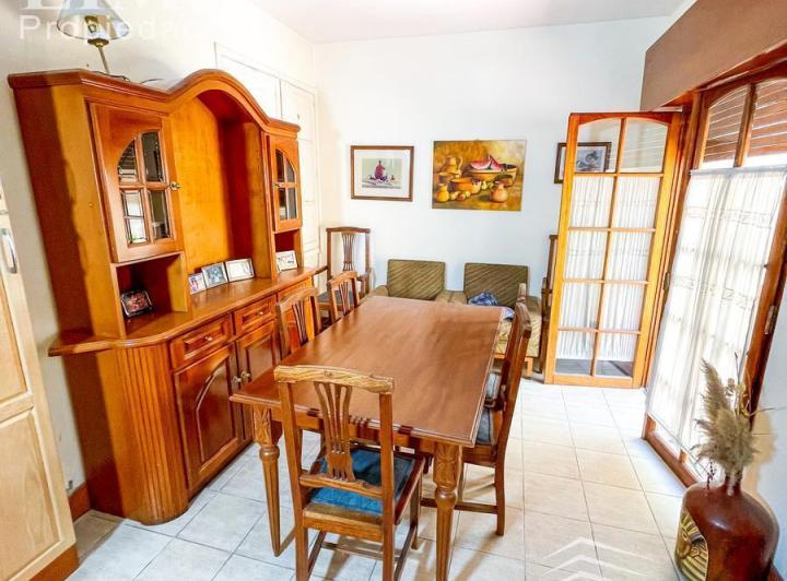 Casa de dos plantas con 4 dormitorios. San Luis 3387 4