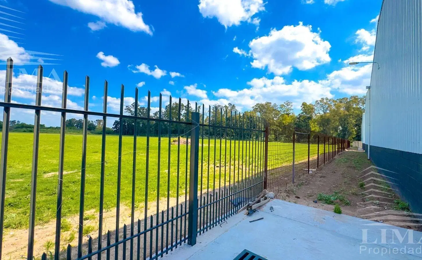 Nave Industrial en Uriburu  al 3300 5