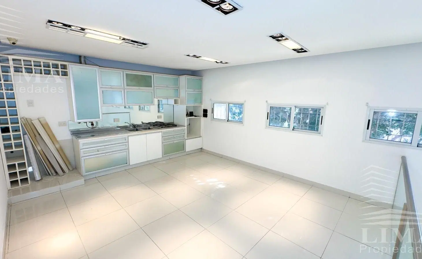 Excelente propiedad ex clínica odontológica primera linea. J. M. de Rosas 3200 4