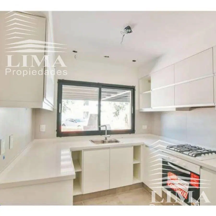 Casa 3 dormitorios. Condominios Ugarteche. Barrio Aldea Fisherton. 4