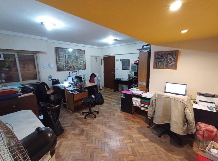 EXCELENTE DEPTO A LA VENTA 3 AMB, 71m2 APROX, COCHERA Y BAULERA, BELGRANO 5