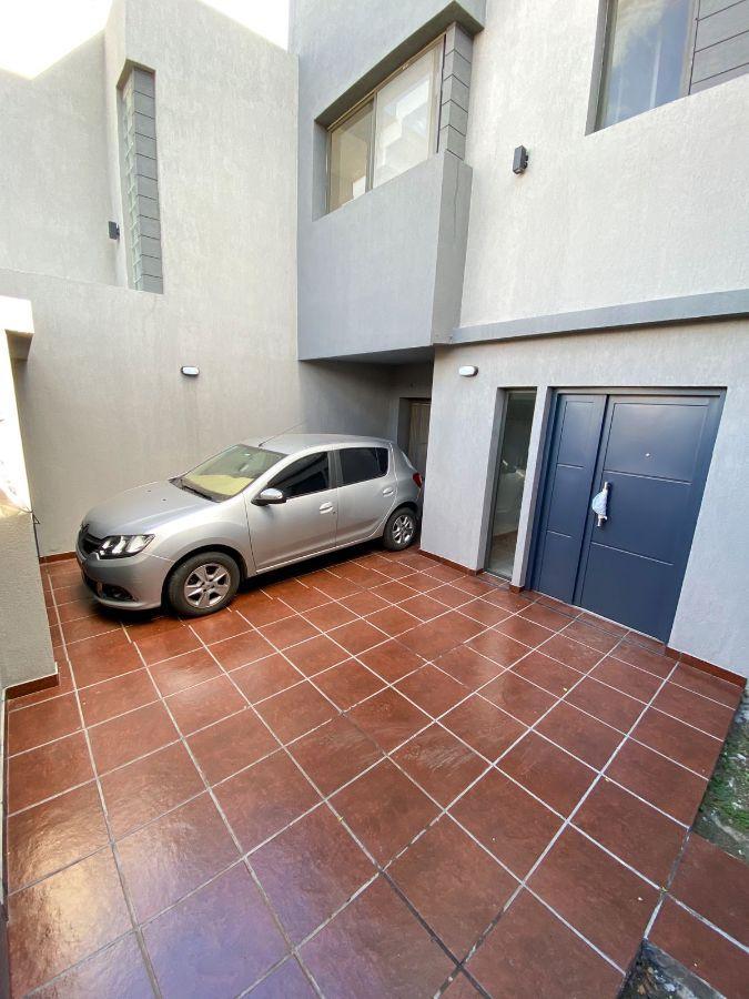 NUEVO PRECIO -PH 3 AMB - PB FRENTE - COCHERA Y PATIO - A ESTRENAR