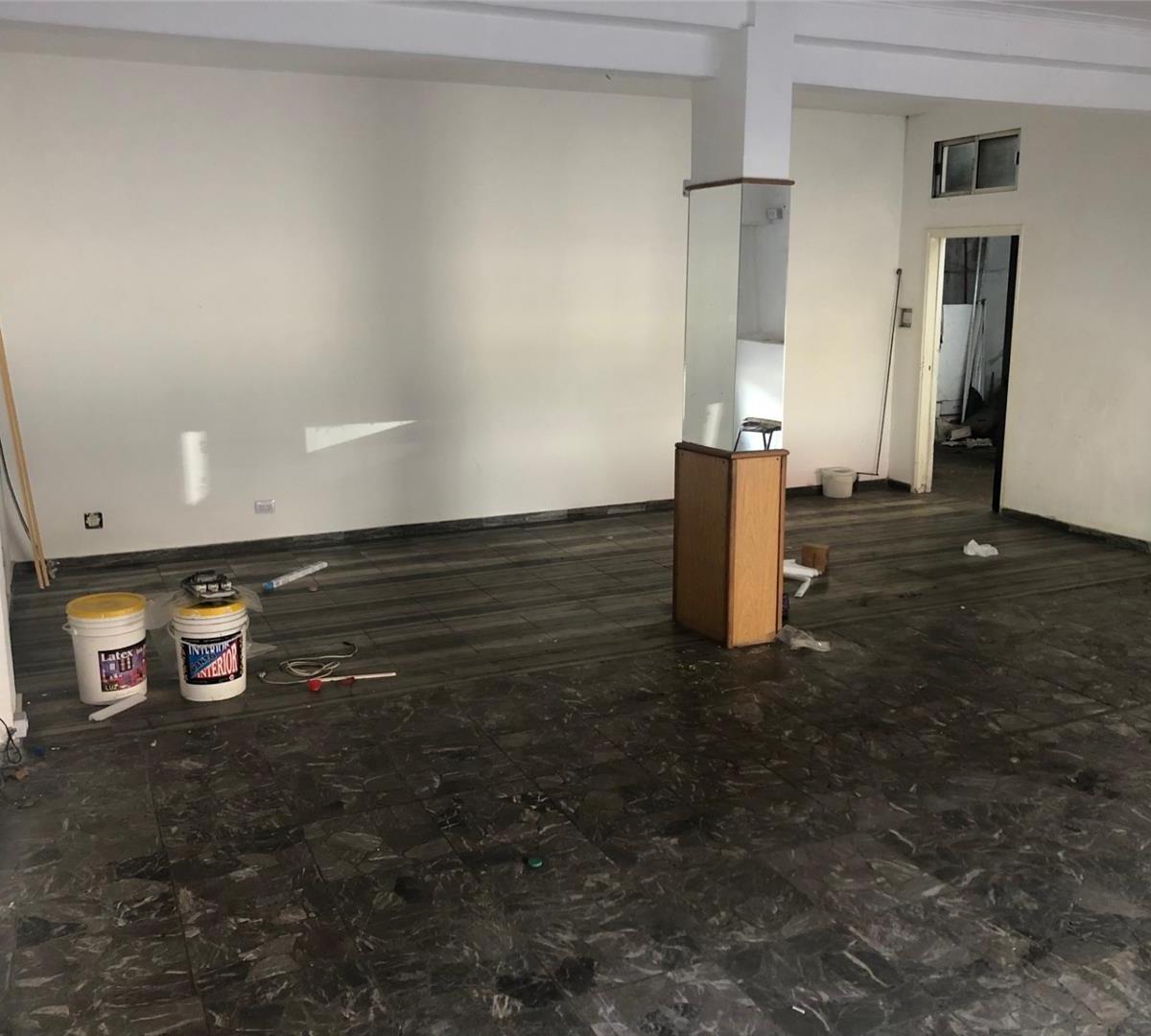 Lote 10x30 - Local Comercial + Galpon + Departamentos - con Renta 5