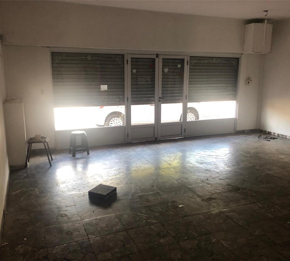 Lote 10x30 - Local Comercial + Galpon + Departamentos - con Renta 4