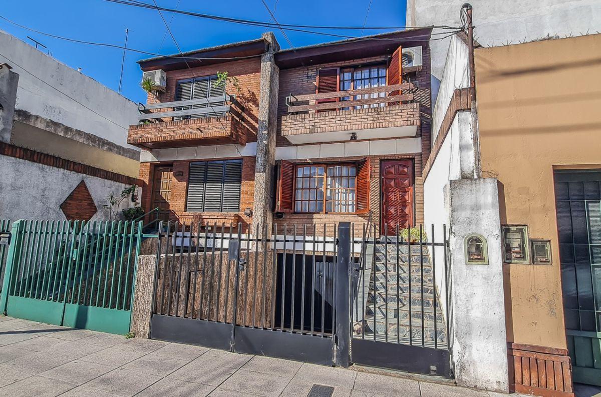 NUEVO PRECIO - DUPLEX 3 1/2 AMBIENTES - CON COCHERA Y PATIO - APTO CREDITO