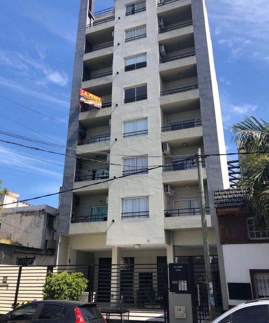 DEPARTAMENTO 2 AMBIENTES CON COCHERA DESCUBIERTA Y BALCÓN - AL CONTRAFRENTE -