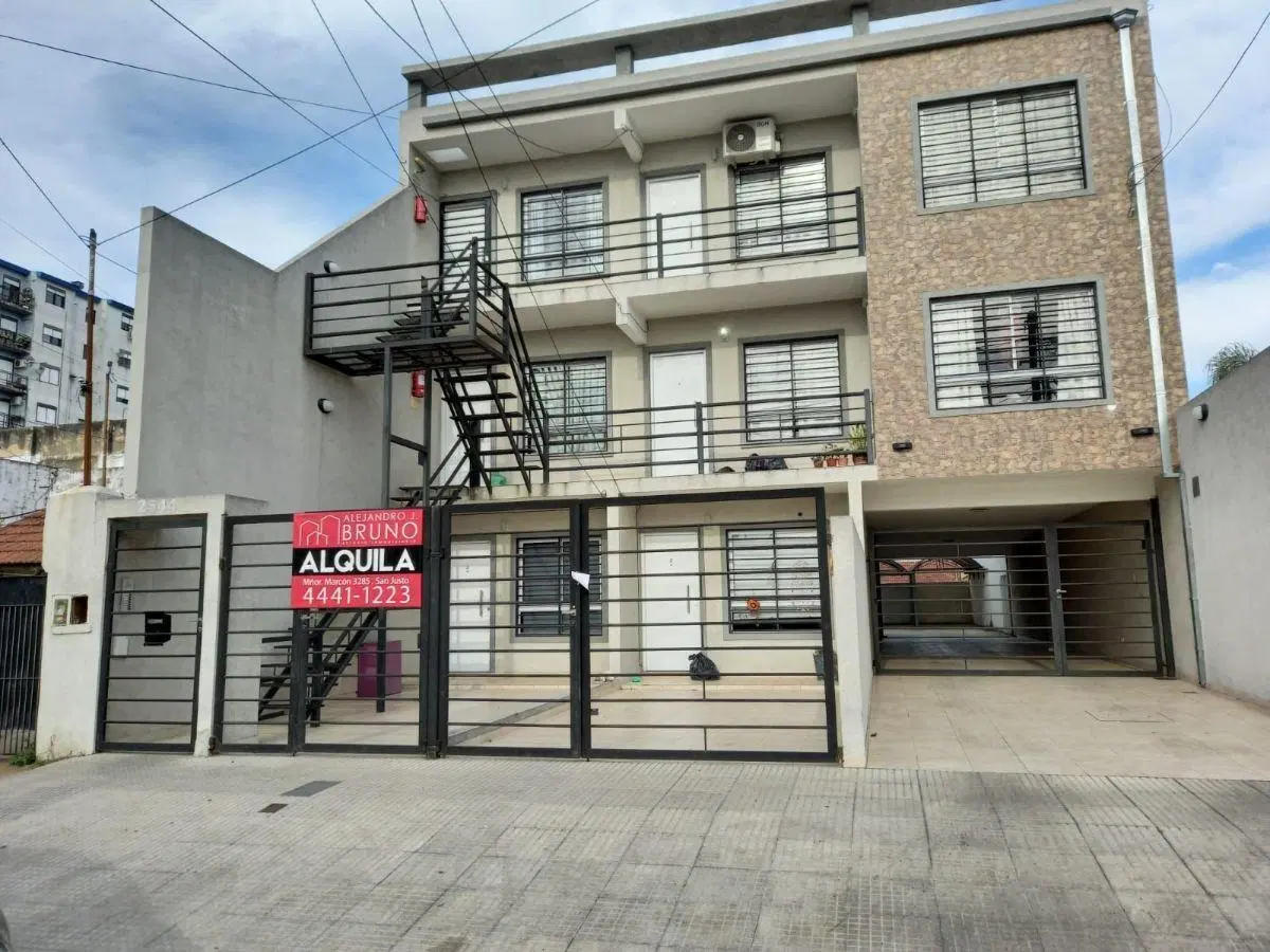 DEPARTAMENTO 2 ½ AMB - 1° PISO AL FRENTE - CON BALCÓN - BAJAS EXPENSAS 4