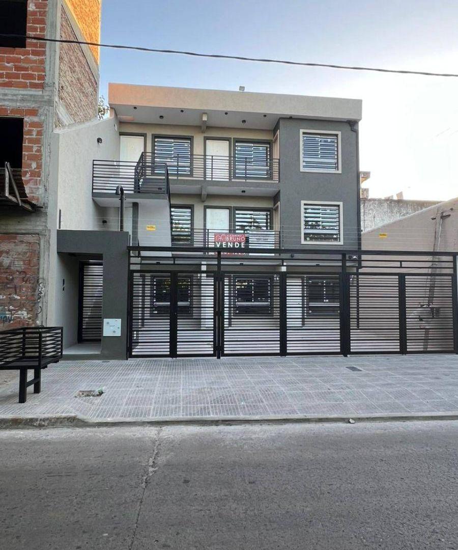 DEPARTAMENTO 2 AMB - PB AL FRENTE - CON COCHERA Y PATIO - ENTREGA MAYO 2026