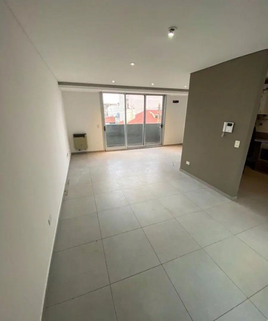 DEPARTAMENTO MONOAMBIENTE CON BALCON Y COCHERA - AL FRENTE 5