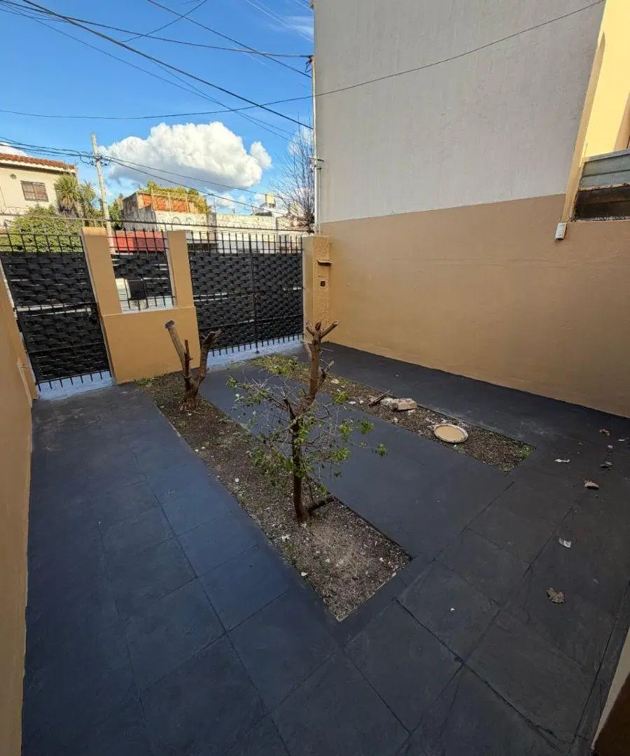 PH TIPO CASA - 2 1/2 AMB - ¡COCHERA, PATIO Y TERRAZA! - SIN EXPENSAS 2