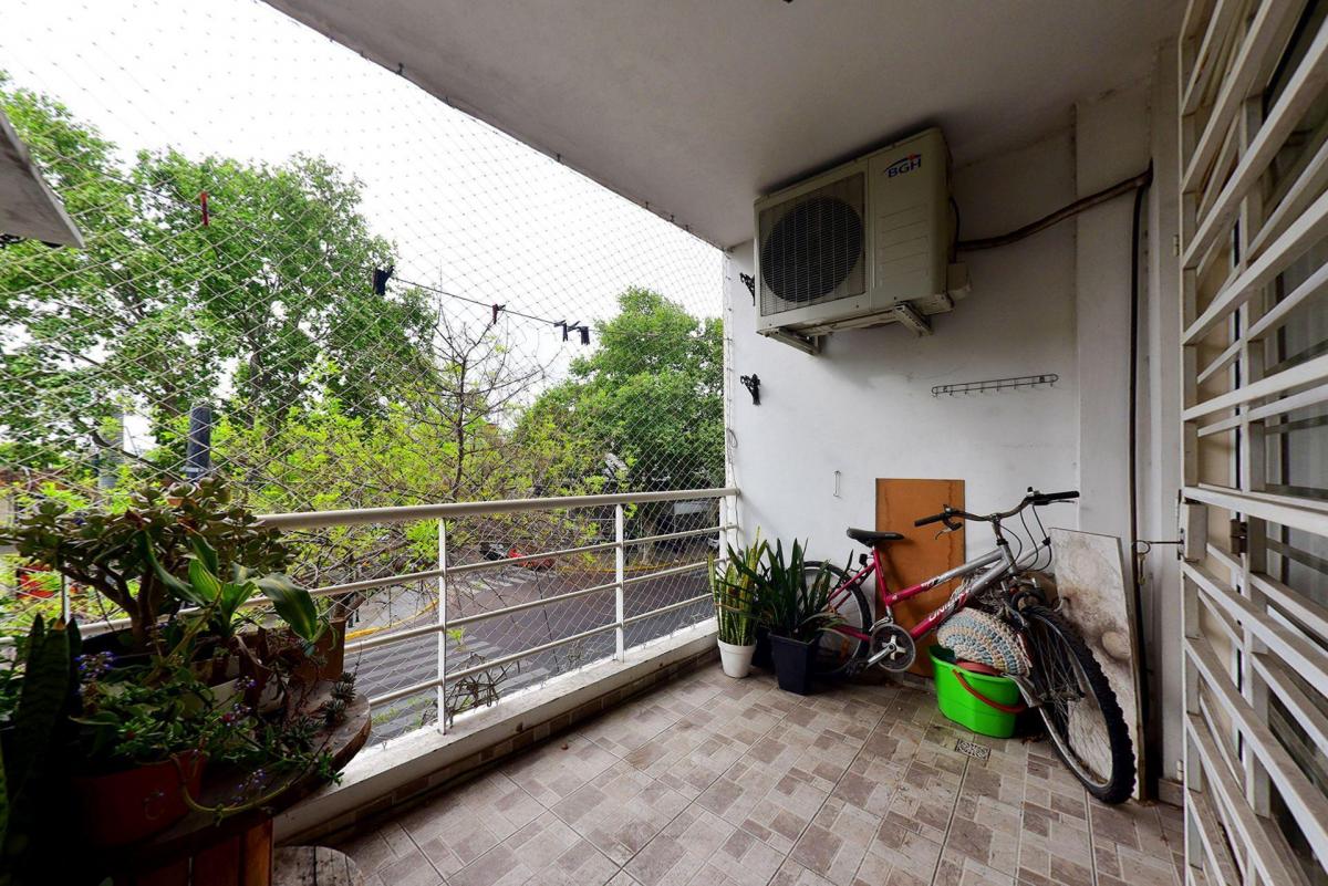 Venta Departamento 3 Ambientes C/ Balcon Floresta 5