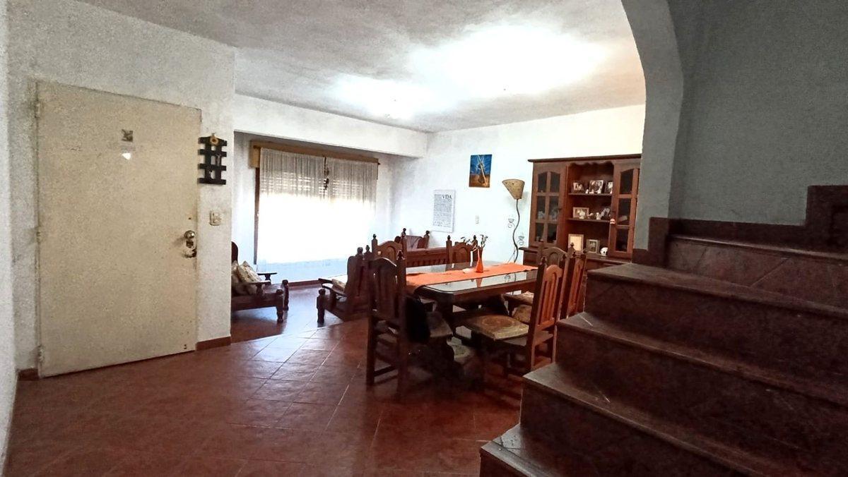 Venta Casa 6 Amb con Fondo Ituzaingo 1