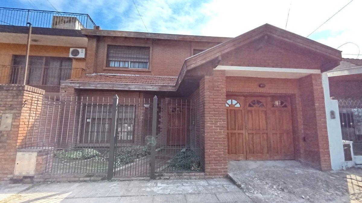 Venta Casa 6 Amb con Fondo Ituzaingo 3