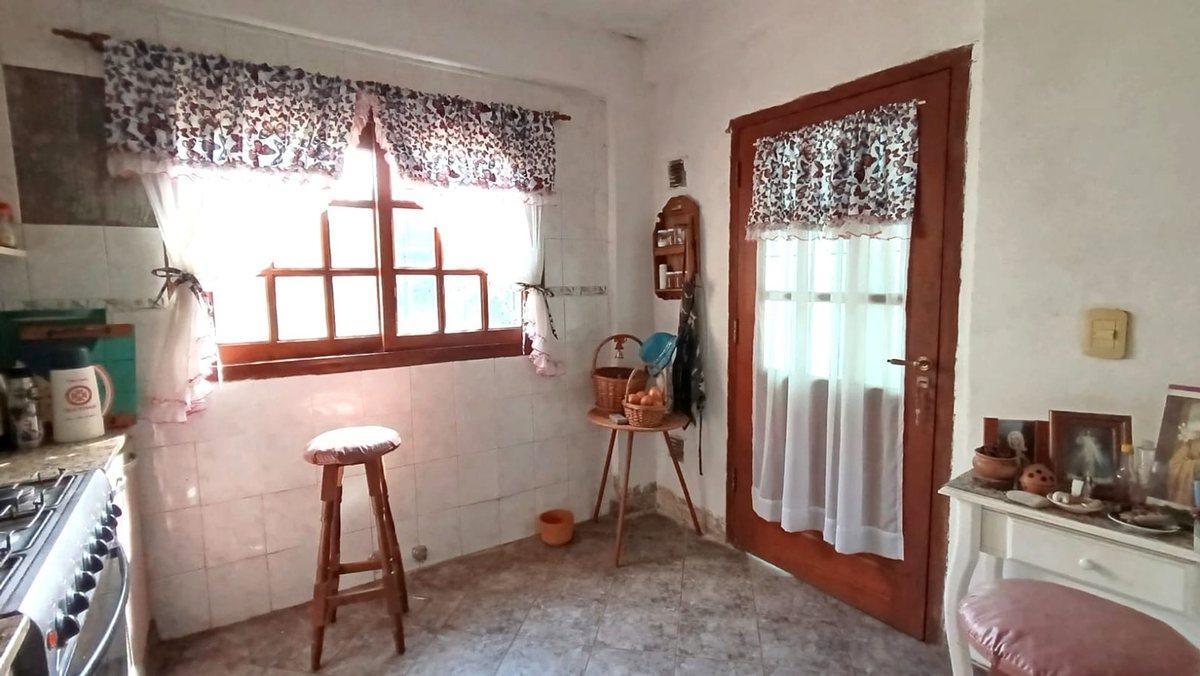 Venta Casa 6 Amb con Fondo Ituzaingo 5