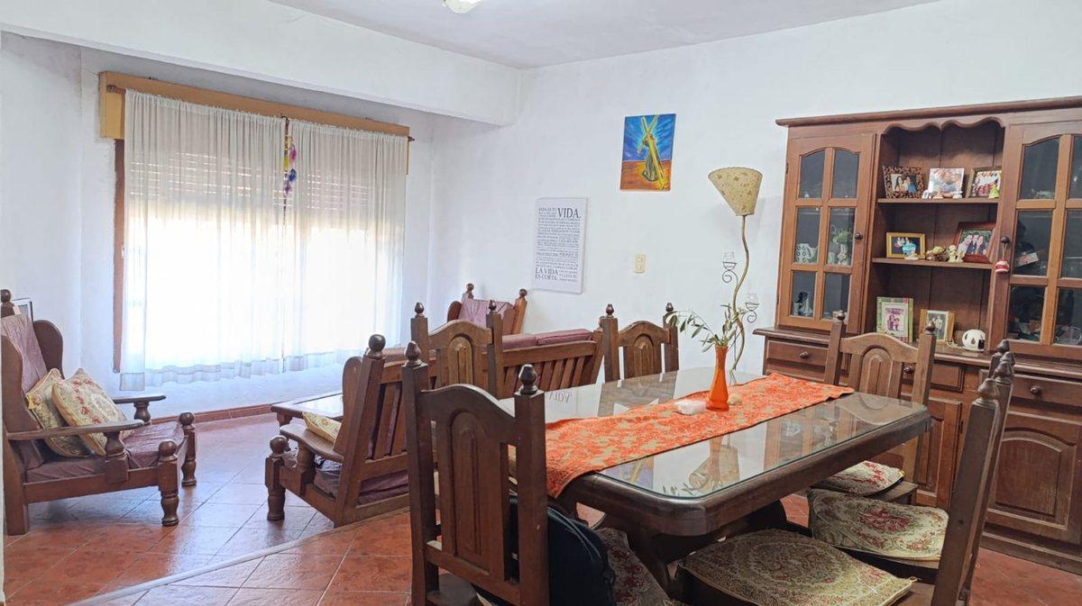 Venta Casa 6 Amb con Fondo Ituzaingo 4