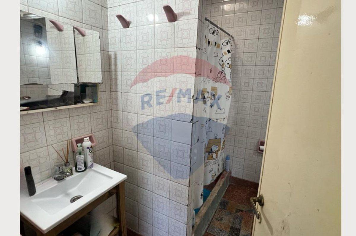 Venta Casa con Local y Monoambiente a Refaccionar 4