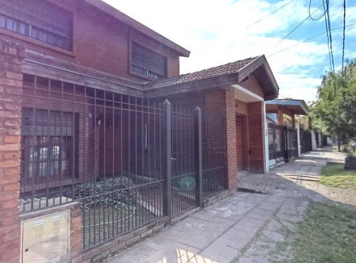VENTA CASA 6 AMB CON FONDO ITUZAINGO 2