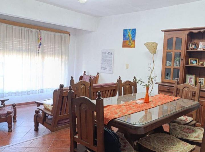VENTA CASA 6 AMB CON FONDO ITUZAINGO 3