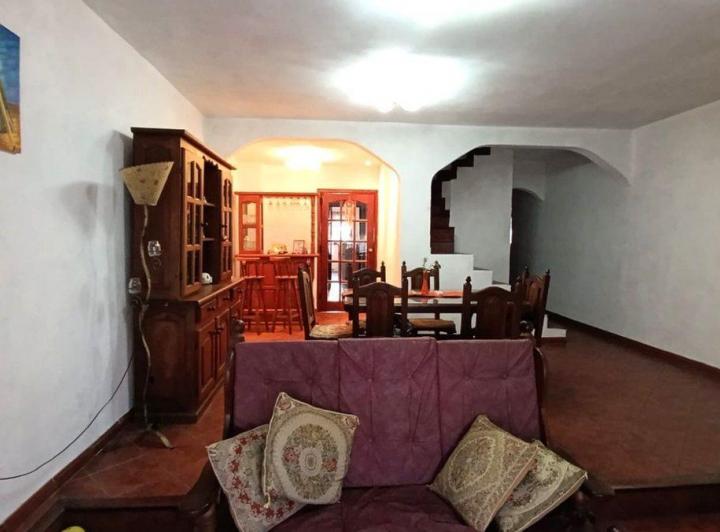 VENTA CASA 6 AMB CON FONDO ITUZAINGO 4