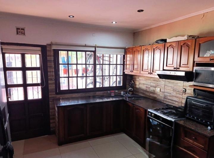 CASA EN VENTA 7 AMBIENTES EN ITUZAINGÓ PILETA 3