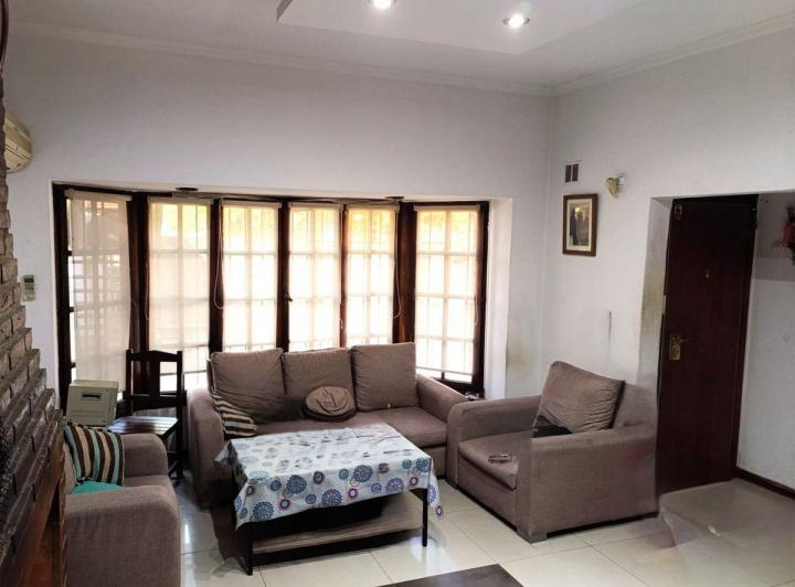 CASA EN VENTA 7 AMBIENTES EN ITUZAINGÓ PILETA 2