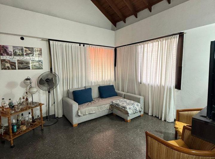 CASA EN VENTA 5 AMBIENTES MAS UN DPTO 3 AMBIENTES 3