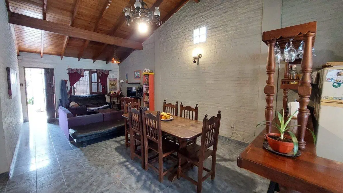 VENTA CASA CON  PILETA- MERLO- ACEPTA PERMUTA 3