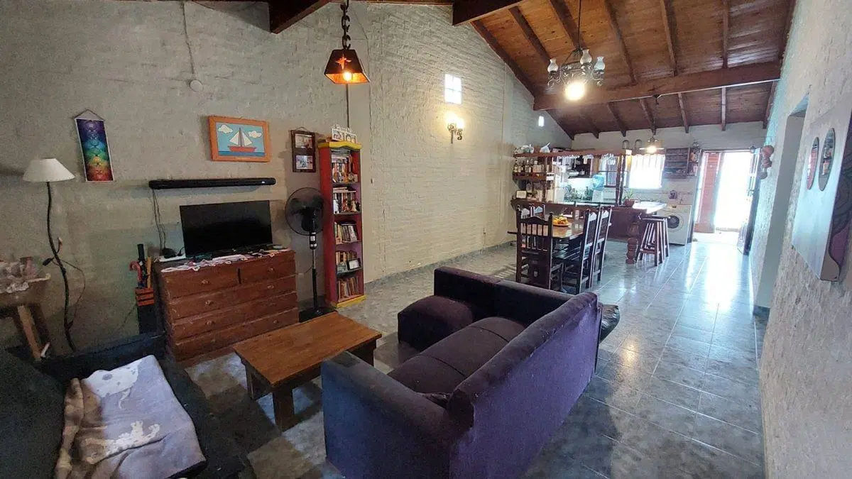 VENTA CASA CON  PILETA- MERLO- ACEPTA PERMUTA 2