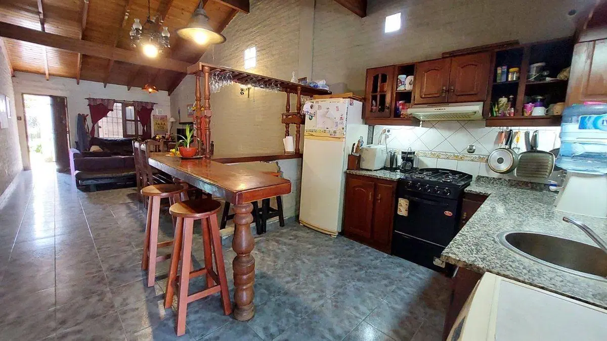 VENTA CASA  3 AMB CON QUINCHO Y PILETA- MERLO 2
